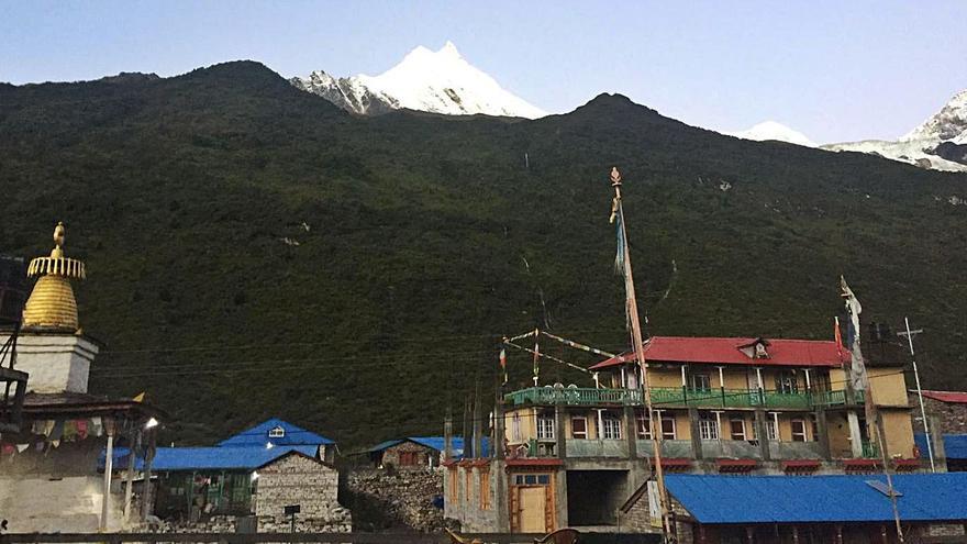 El Manaslu, desde la localidad de Samagaun, la última habitada antes de la gran montaña. / MRP