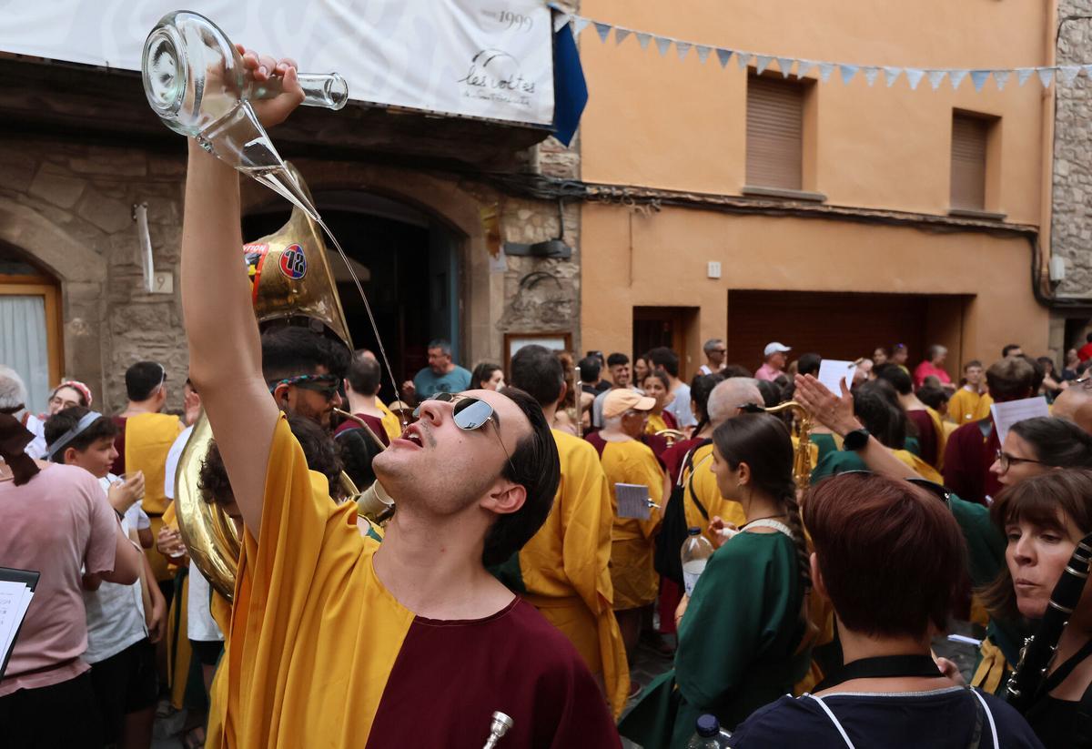 Les millors imatges de la cercavila de la Cabra d'Or, a Moià