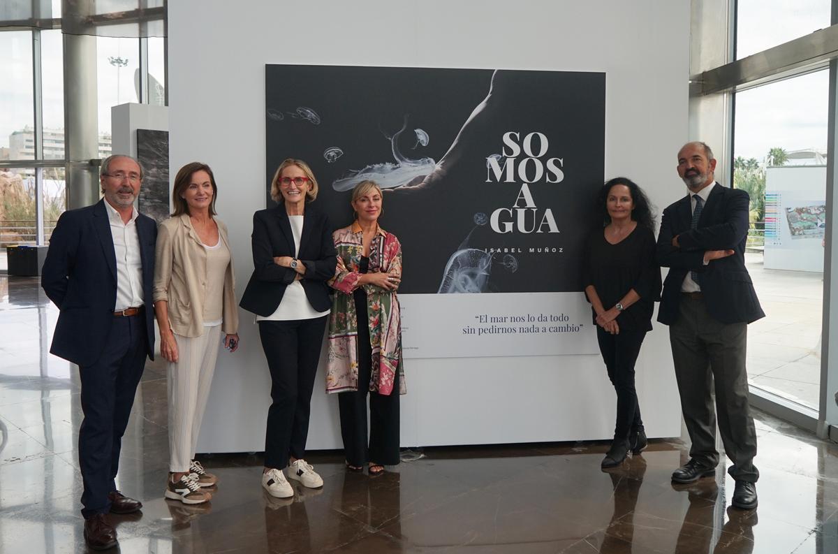 Muñoz junto a representantes de L'Oceanogràfic.