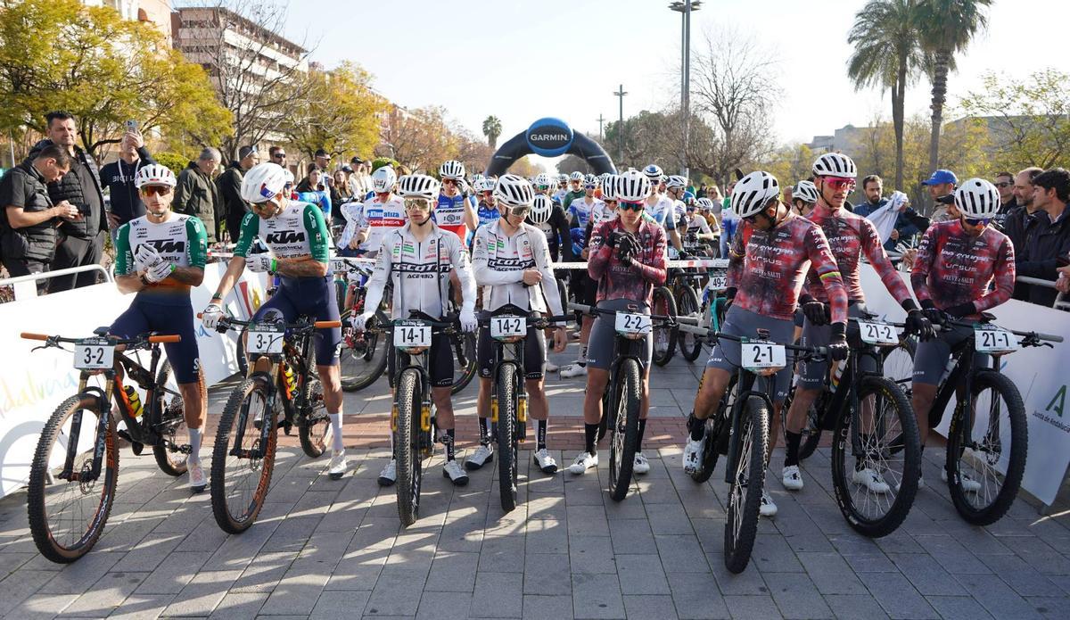Lorenzo Samparisi, Nicolás Samparisi, Foccoli, Mazzola, Cherchi, Páez, Trabalza y Agostinelli, en la línea de salida.