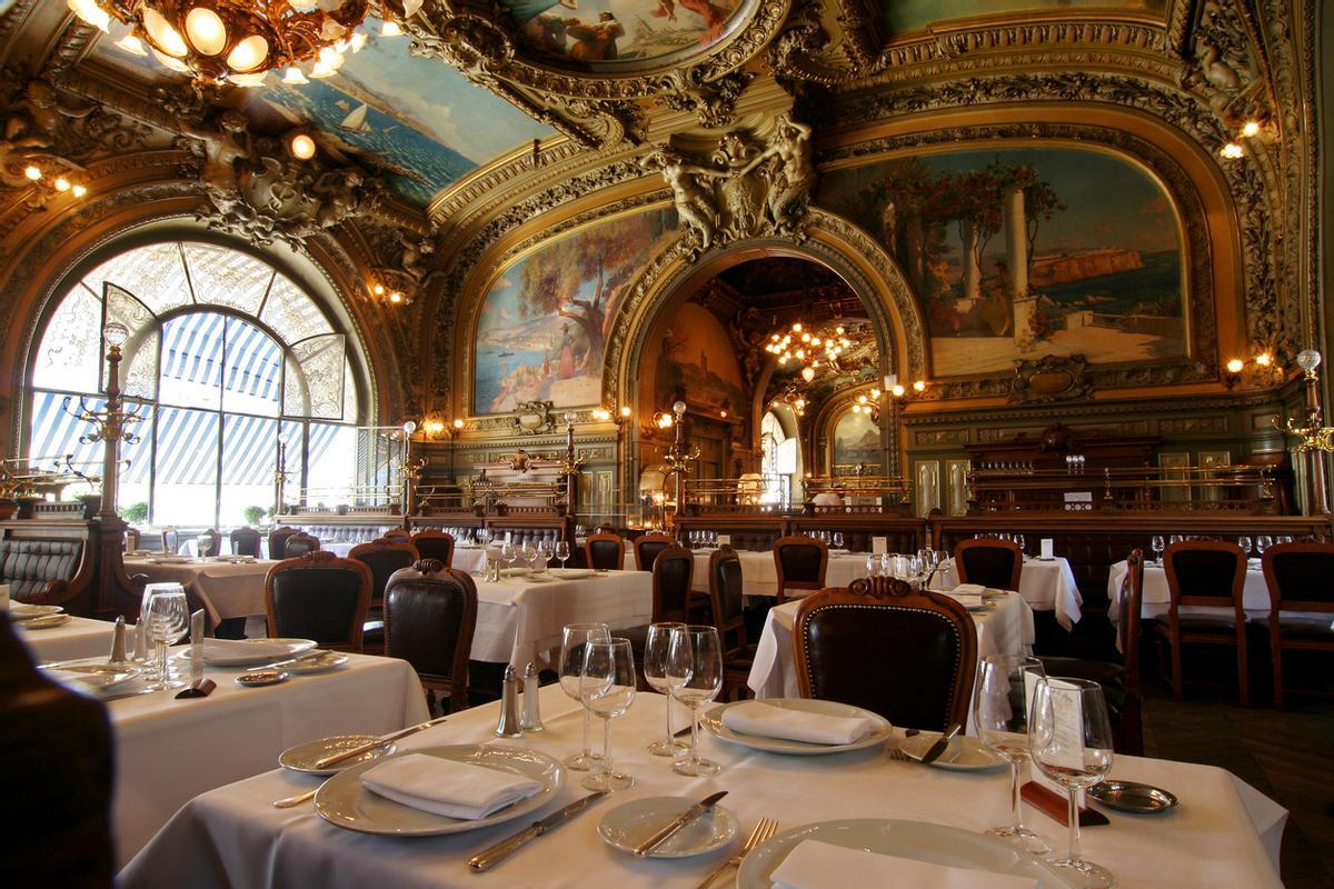 Por Le Train Bleu has pasado figuras como Coco Chanel o Dalí