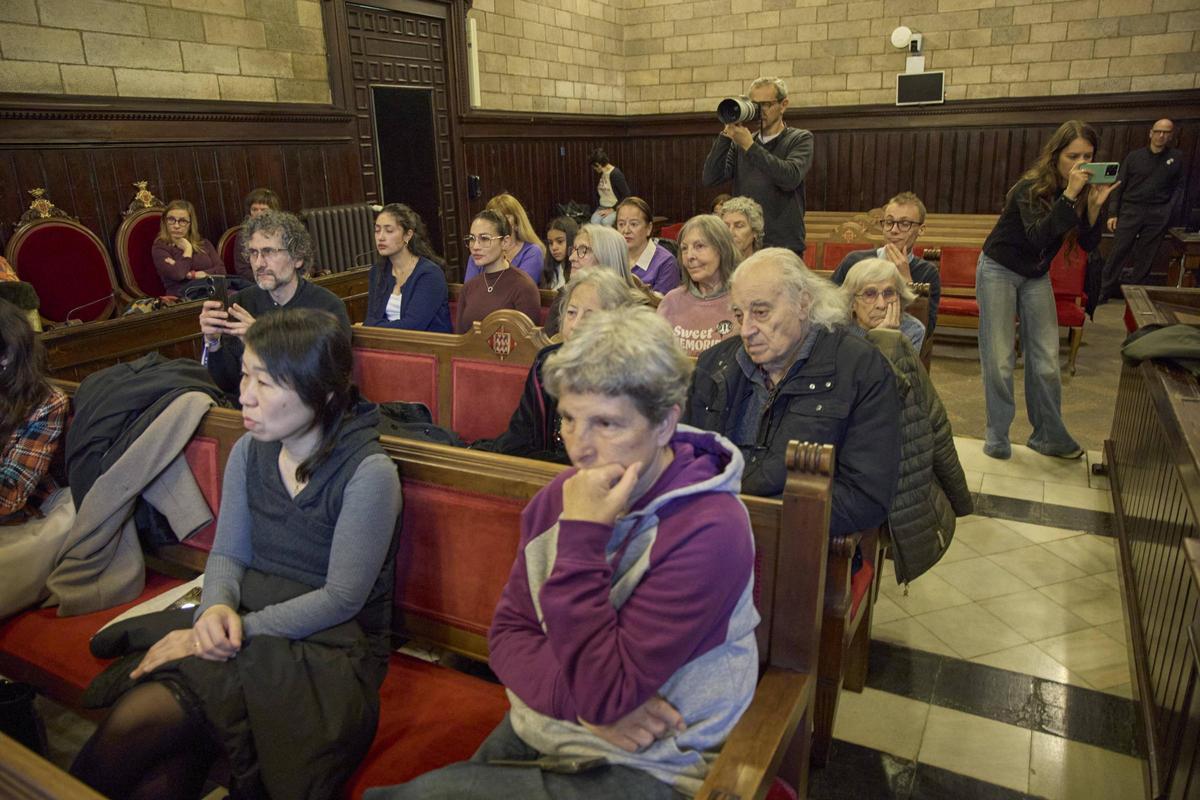Les imatges de l'acte institucional del 8M a l'Ajuntament de Girona