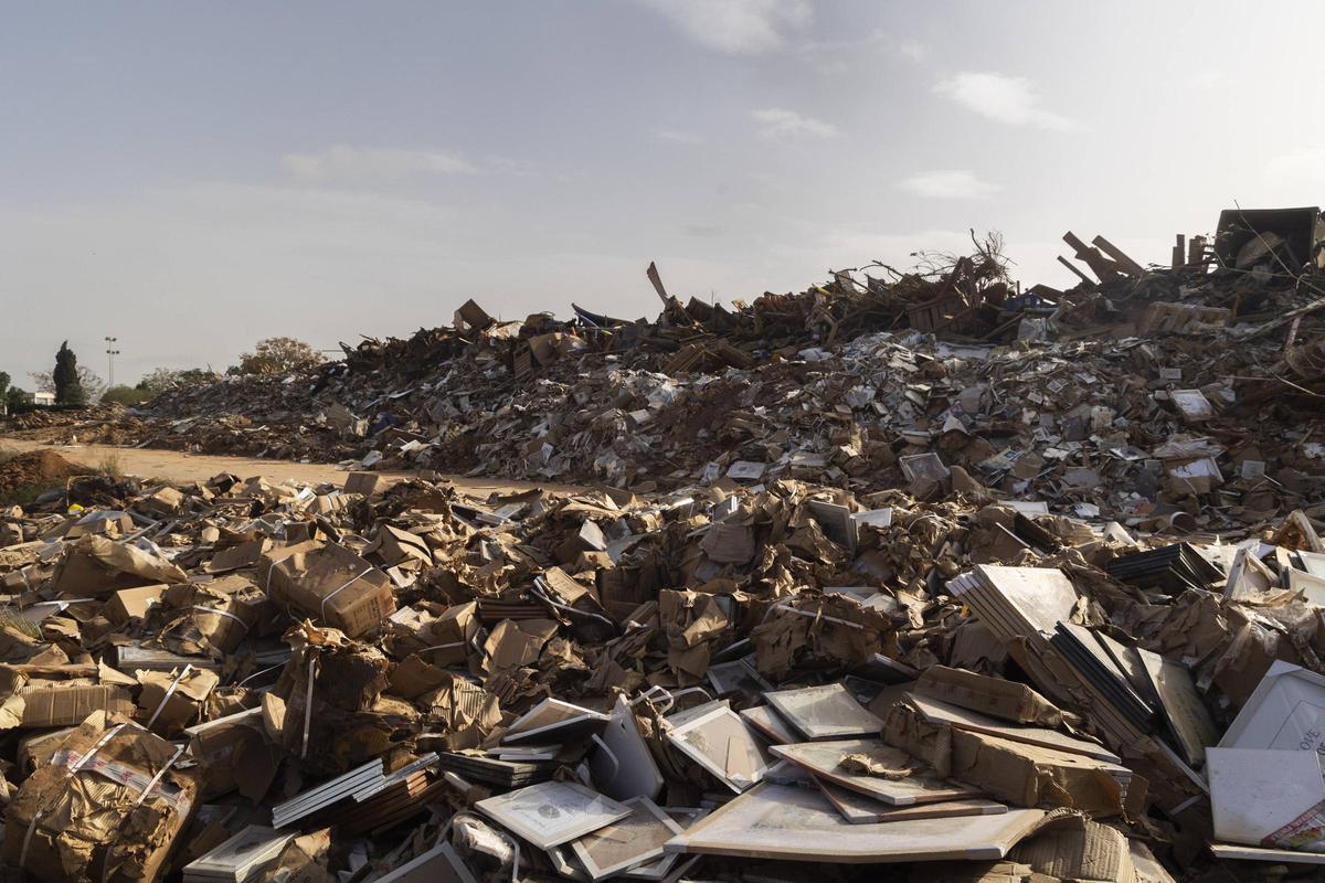 Residuos acumulados en el área industrial