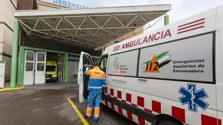 La pala de una máquina golpea las piernas de un hombre de Aceuchal, que es trasladado al Hospital de Mérida