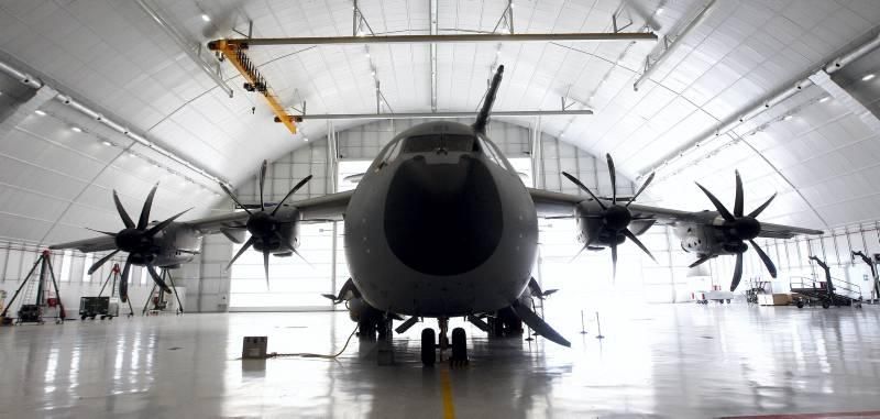 Visita de Cospedal a la Base Aérea de Zaragoza