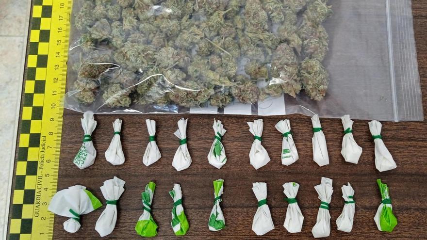 Droga incautada por la Guardia Civil en Bujalance.