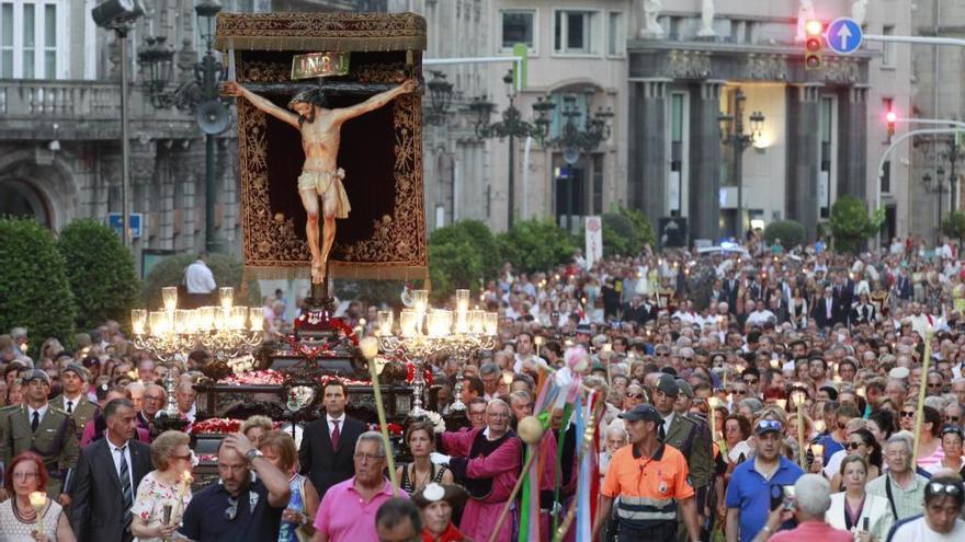 Imagen del año pasado de la procesión del Cristo de la Victoria en Vigo // J. Lores