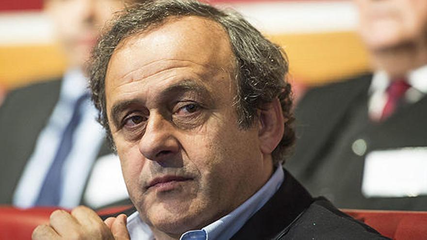 Platini retira su candidatura a la presidencia de la FIFA