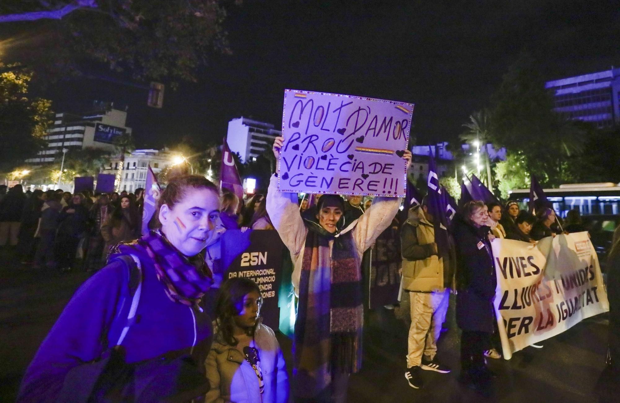 Internationaler Tag gegen Gewalt an Frauen - So verlief die größte Demonstration auf Mallorca