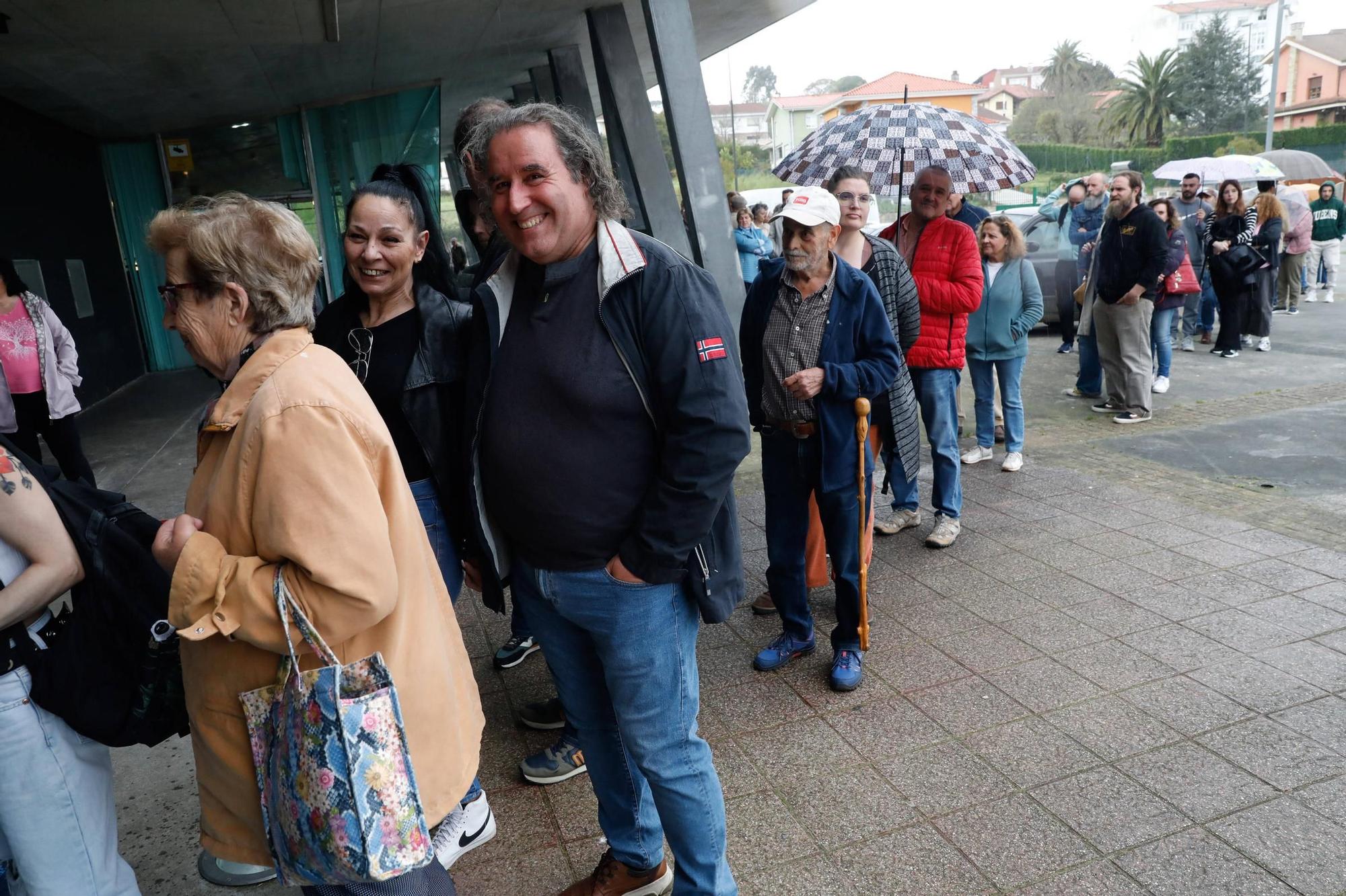 Larga cola en la apertura de la Feria de Antigüedades