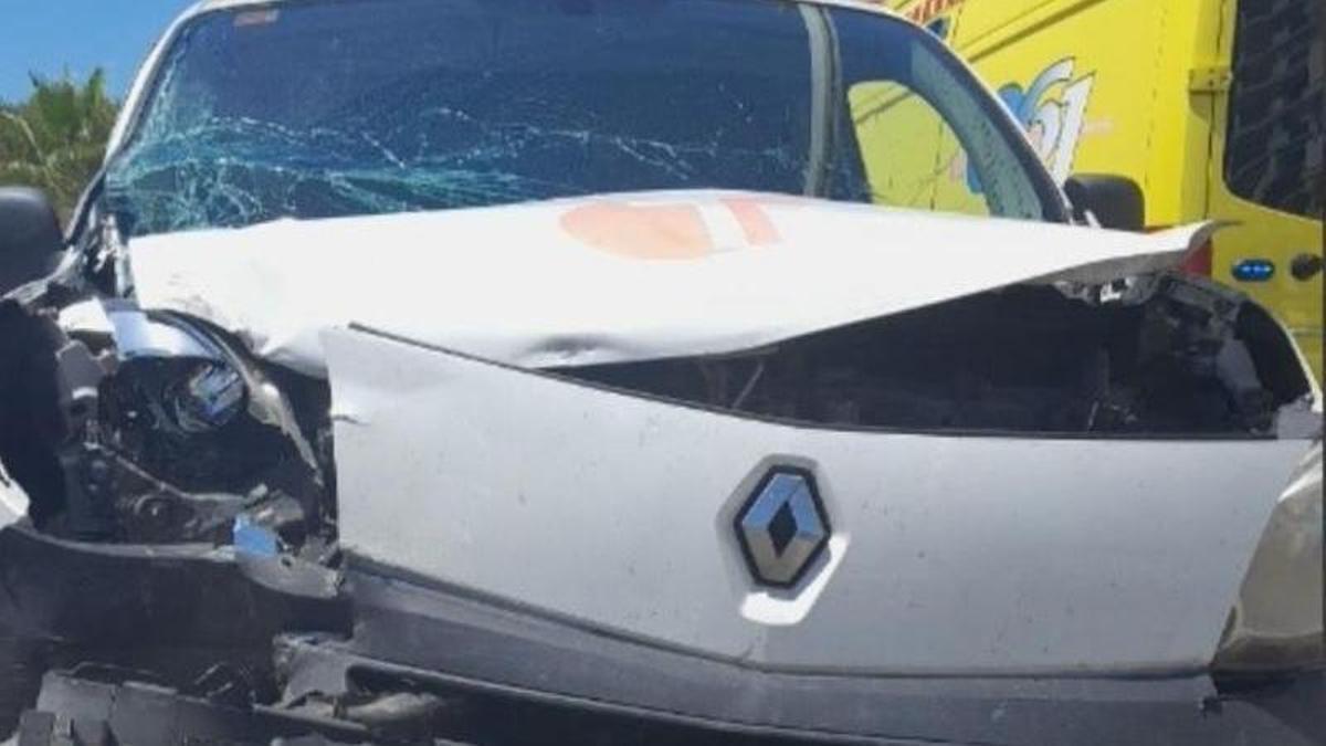 Estado de uno de los vehículos implicados en el accidente de La Manga.