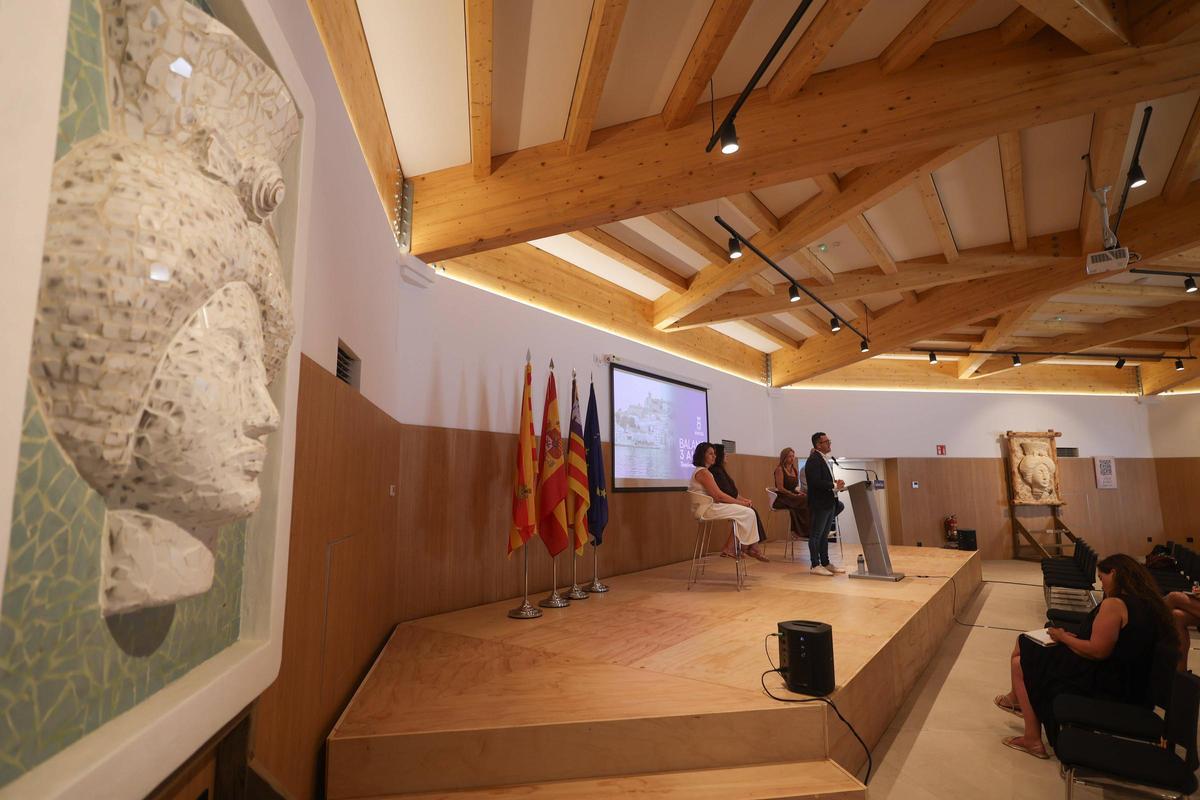 Galería: Rafael Triguero presenta el balance de tres años de mandato en el Ayuntamiento de Ibiza