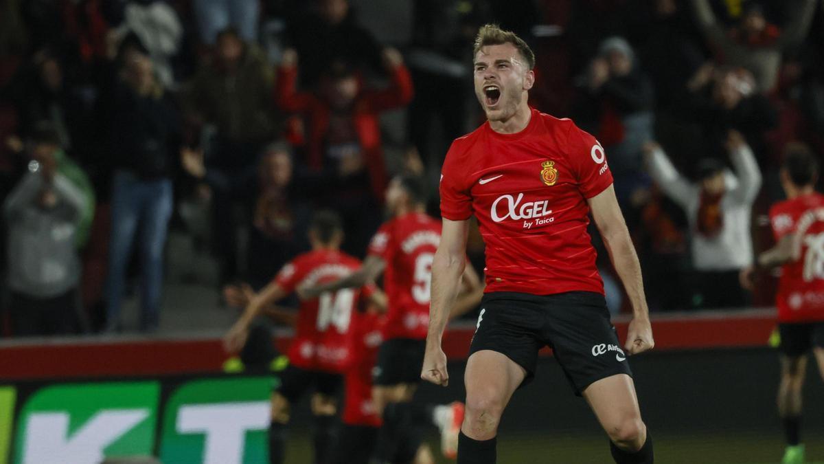 Lato celebra el gol de Copete ante el Girona.