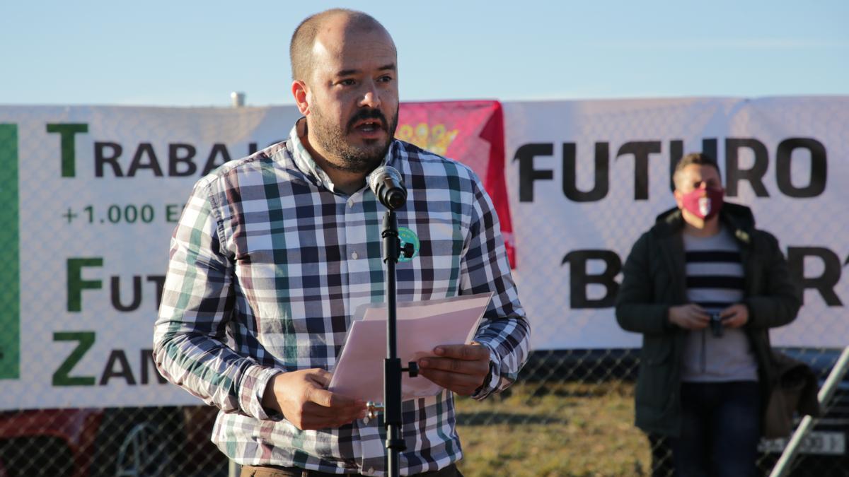 Vicente Merino durante la concentración en defensa del proyecto de biorrefinería de Barcial del Barco.