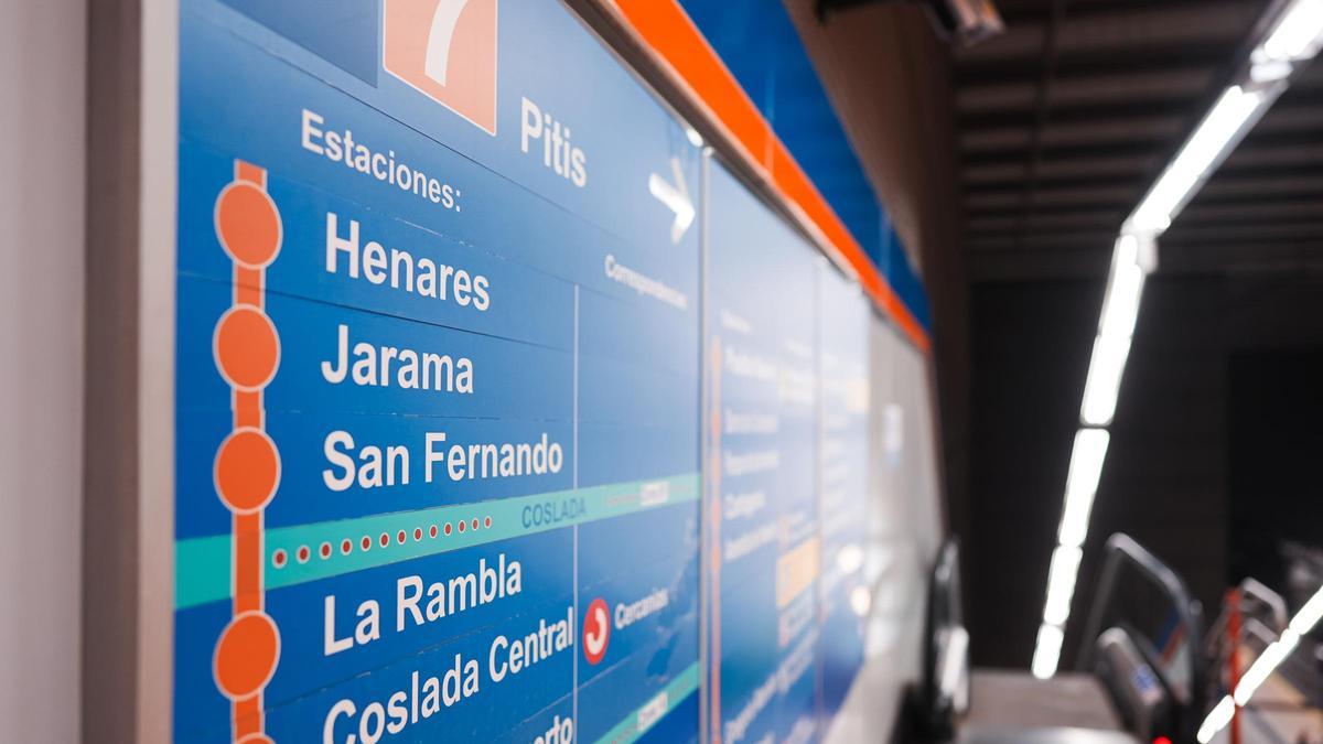 Para que los ciudadanos pudieran retomar su trayecto sin retrasos mayores, un servicio sustitutivo gratuito de la EMT recorría todas las estaciones existentes del tramo cortado