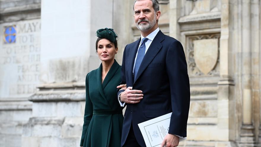 Los Reyes acuden en Londres a la misa en recuerdo del duque de Edimburgo