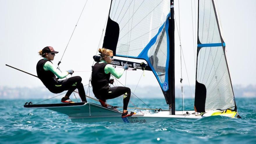 Patricia Suarez y Nicole van der Velden, en una de las regatas del Mundial