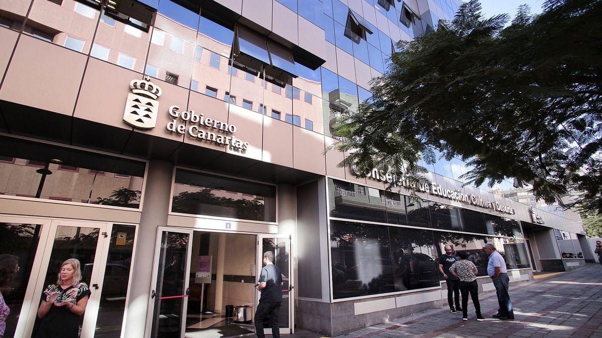 Acordonada la zona de la Consejería de Educación en Santa Cruz por un paquete "sospechoso"