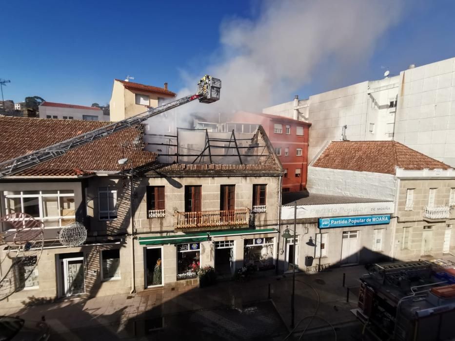 Alerta en Moaña por el incendio en una floristería de Concepción Areal