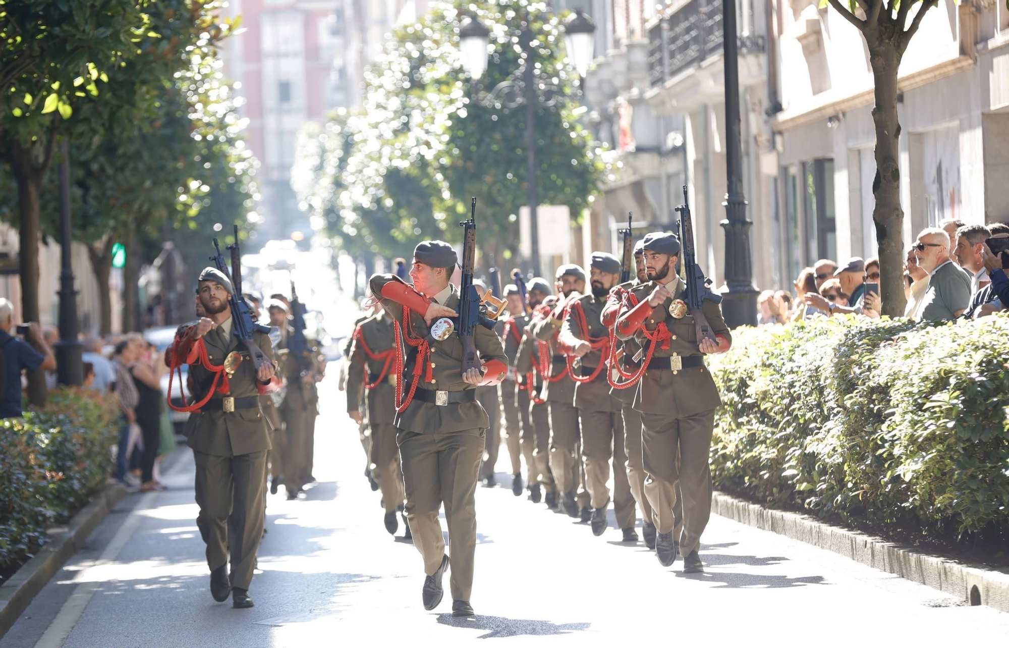 Parada militar en Oviedo para homenajear al Cabo Noval