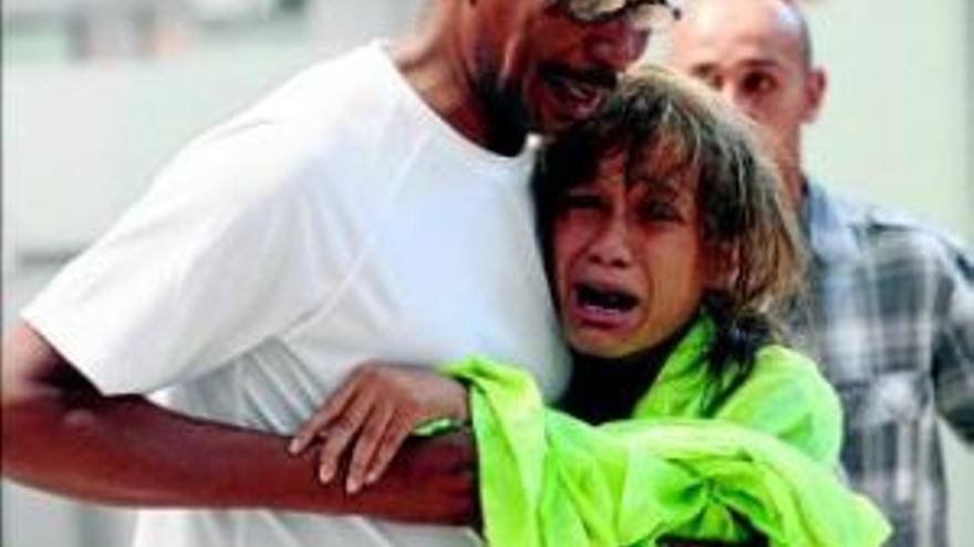 Una chica de 14 años sobrevive a la caída de un avión con 153 personas