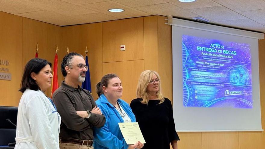 Entrega de becas. El salón de actos del Hospital de Cabueñes acogió ayer la entrega de las becas (en la imagen) de la Fundación Mutual Médica, que este año fueron concedidas a  Laura Fernández y Loreto López. | LNE