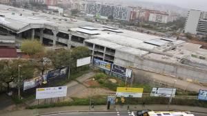 El terreno adyacente a la futura estación de la Sagrera, donde se excavará para buscar más restos de la villa romana descubierta en las obras, en Barcelona.