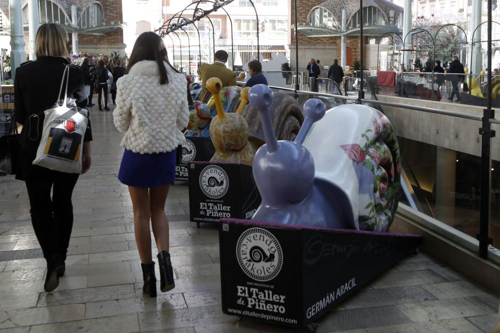 Exposición de caracoles gigantes en el mercado de Colón