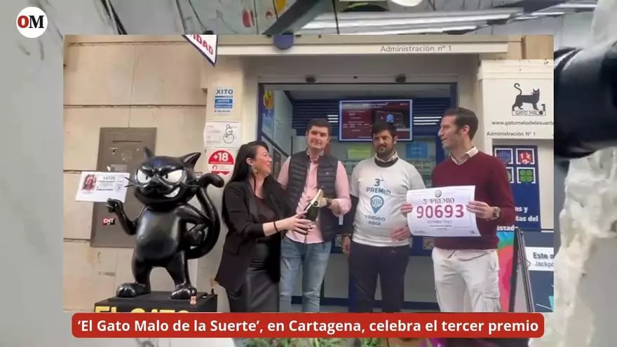 Así ha celebrado 'El Gato Malo de la Suerte' su tercer premio en la Lotería de Navidad