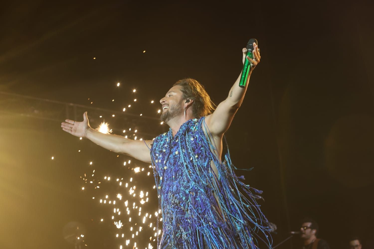 Manuel Carrasco arrebata en su concerto del Roig Arena: todas las imágenes