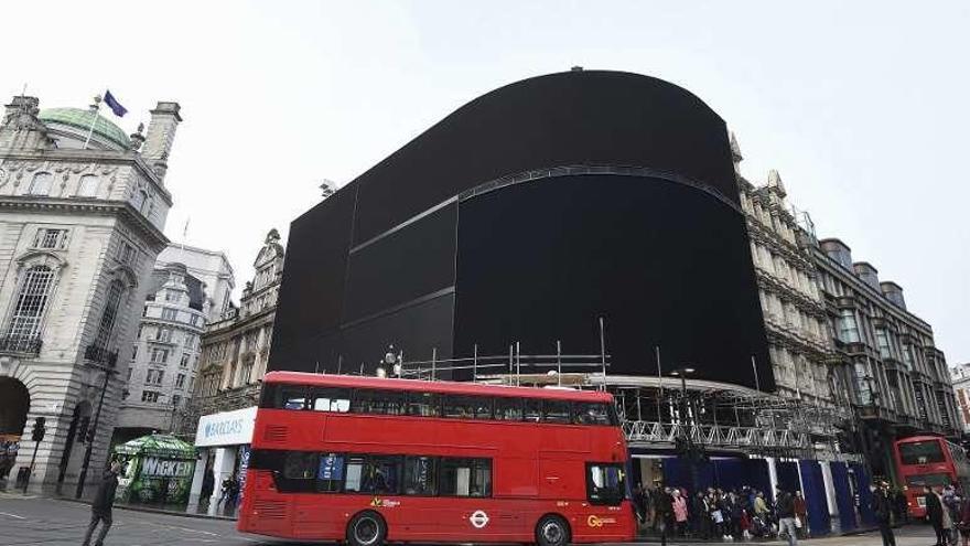 La pantalla curva de Piccadilly Circus, sin anuncios.