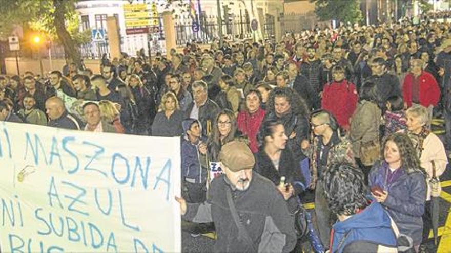 Unas 500 personas se manifiestan en Cáceres en contra de la ampliación de la zona azul