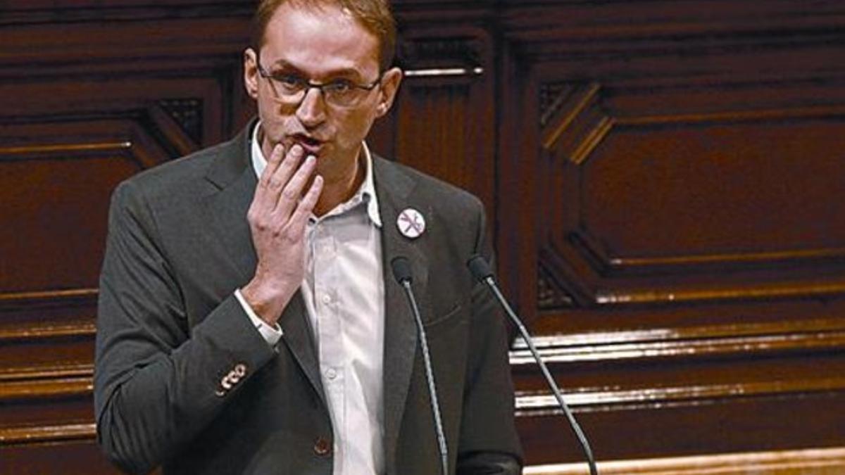 El líder de Iniciativa, Joan Herrera, ayer, en la tribuna del Parlament.