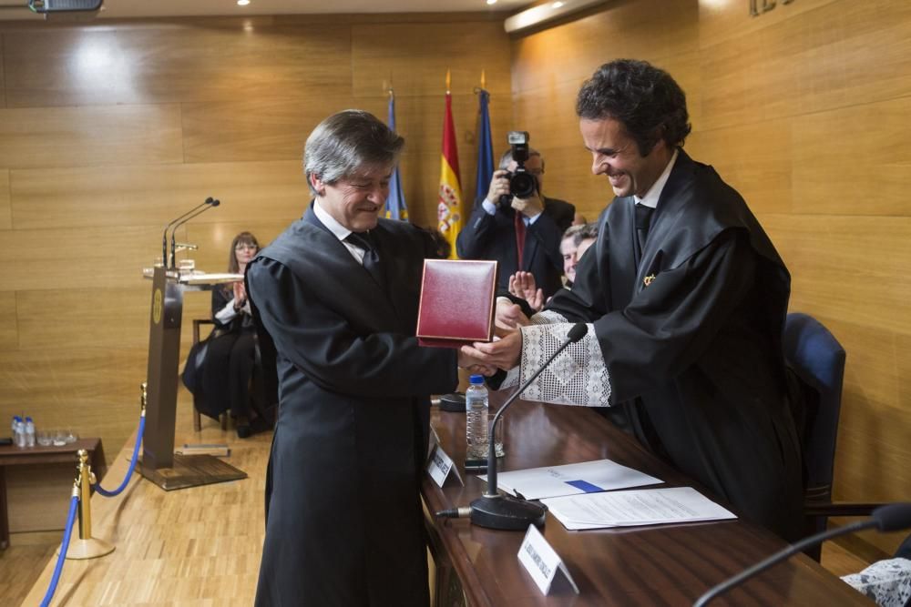 Entrega de medallas en el Colegio de Abogados