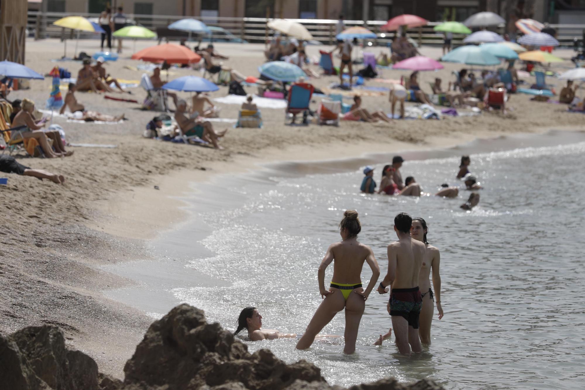 Mallorquines, sin prisa para ir a las urnas: "Primero playa, ya votaré después"