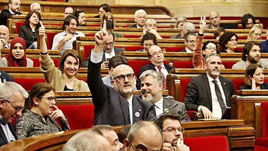 Un moment de la votació que va acordar recórrer al Suprem l&#039;ordre de retirada de l&#039;acta de Torra