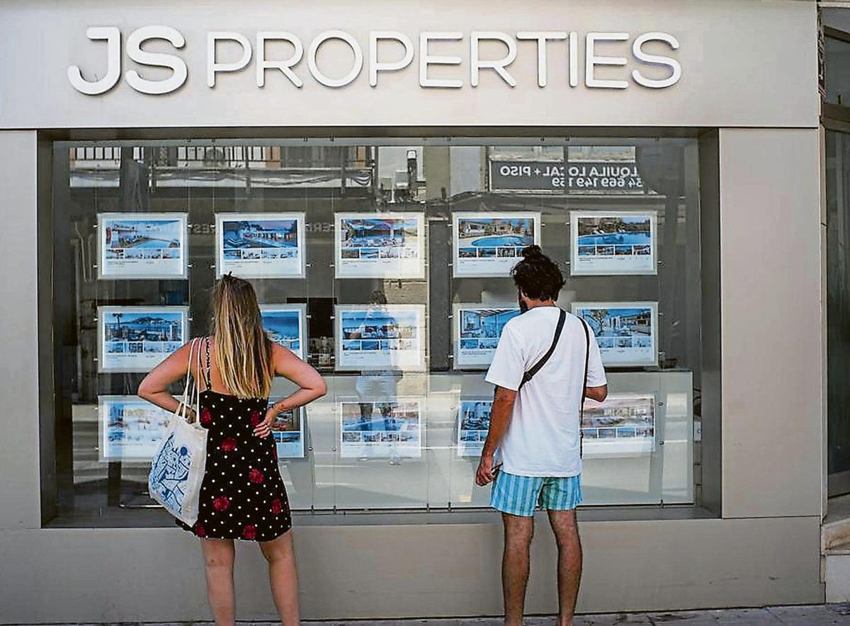 Una familia de Balears tiene que destinar 63,5 años del 30% de sus ingresos para poder comprar una vivienda. | DM