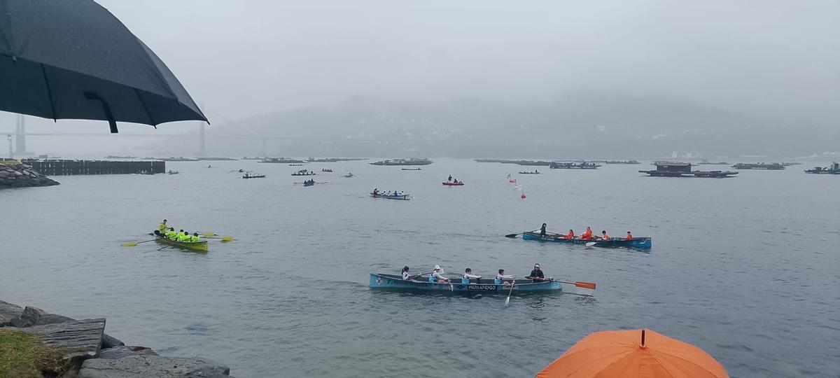 Un momento de la regata de ayer en Domaio.