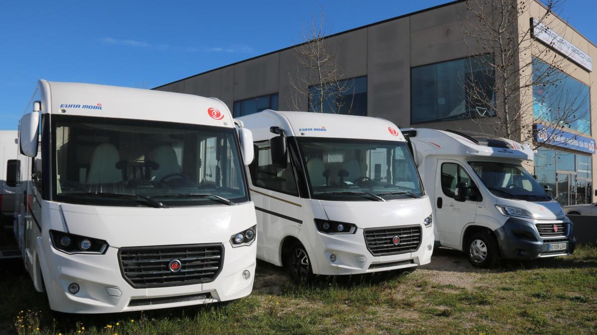 Autocaravanes al pàrking de Celrà.