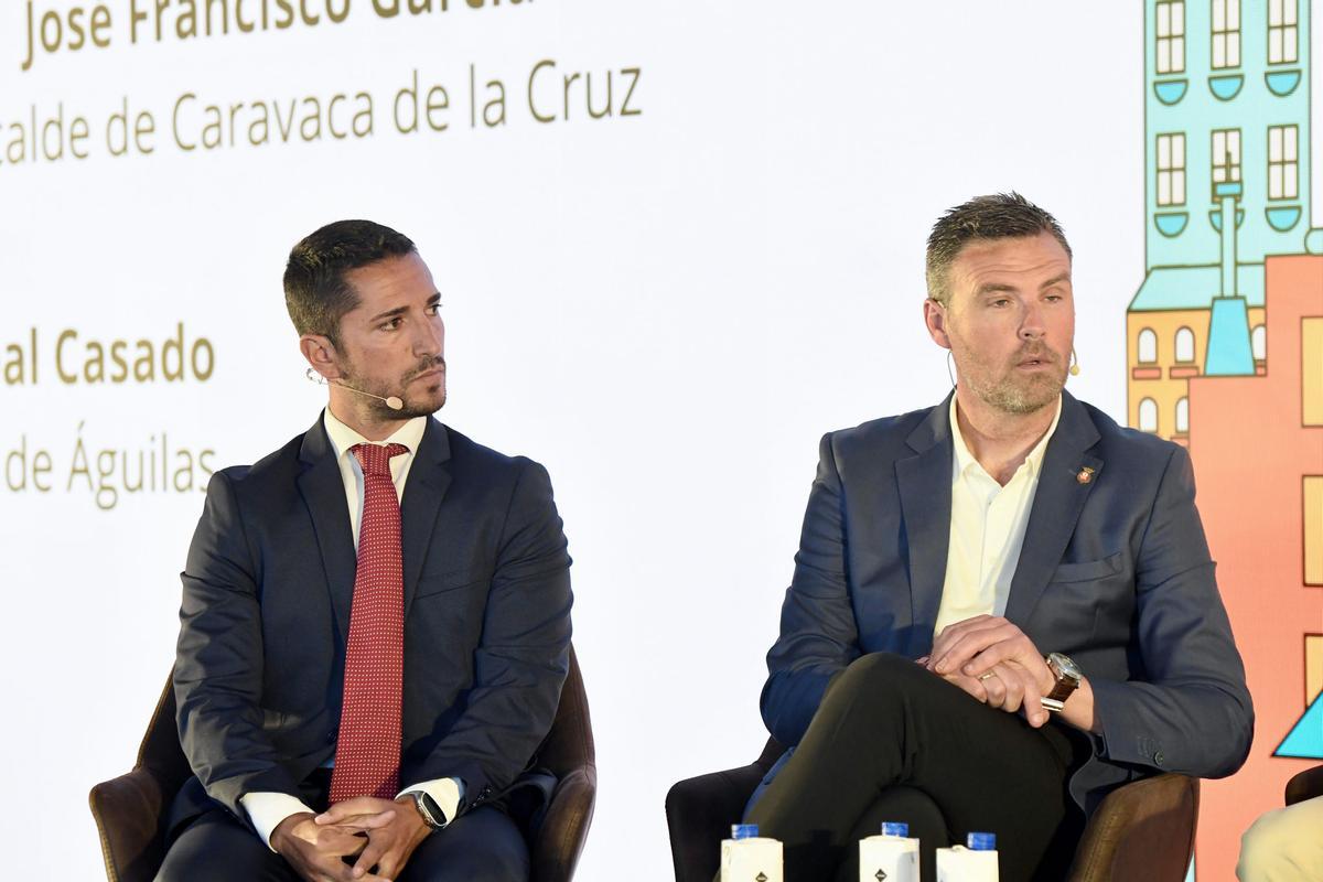 Cristóbal Casado, alcalde de Águilas, y José Francisco García, regidor de Caravaca, durante el III Foro Municipalismo