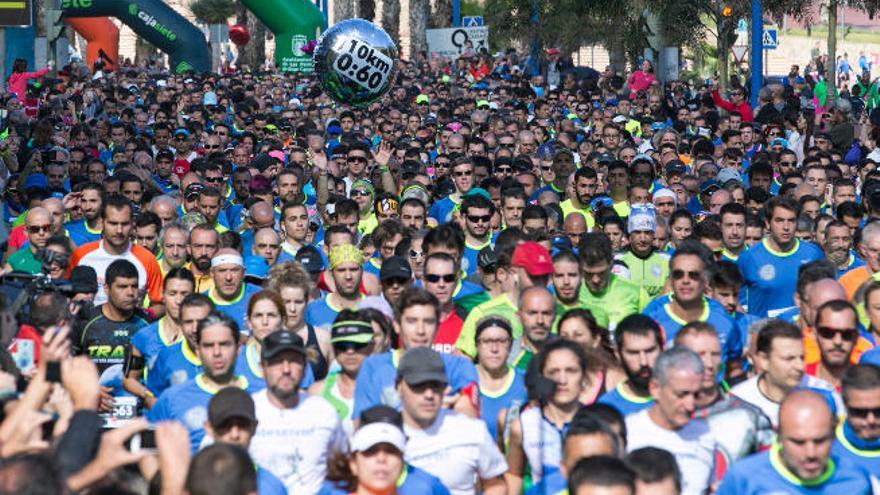 Momento de la salida de la prueba de 10 kilómetros del Caja Siete Gran Canaria Maratón del año pasado.