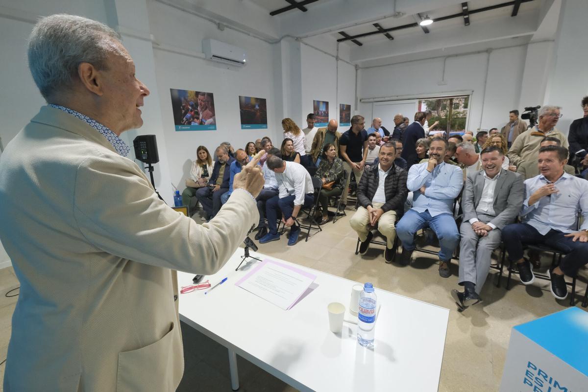 Conferencia de Marino Alduán sobre el nacionalismo, en la sede de 1º Canarias Conferencia de Marino Alduán sobre el nacionalismo, en la sede de 1º Canarias
