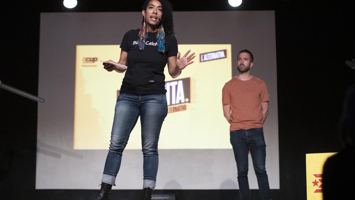 La candidata de la CUP a la Alcaldía de Barcelona, Basha Changue, durante la campaña electoral del 28M.