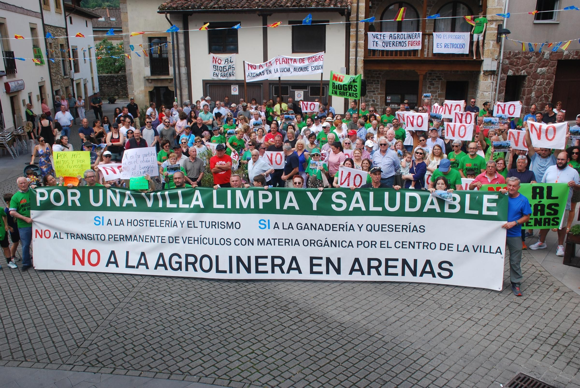 Manifestación contra la planta de biogás en Arenas de Cabrales