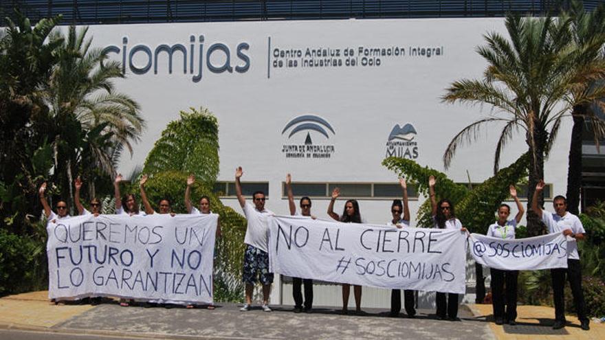 Imagen de una de las protestas por la situación del CIOMijas.