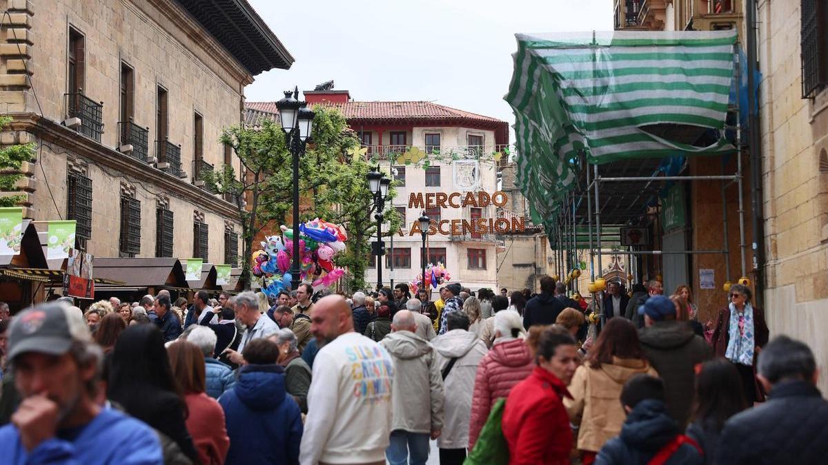 Ambiente en la calle Eusebio González Abascal este domingo durante la Ascensión.