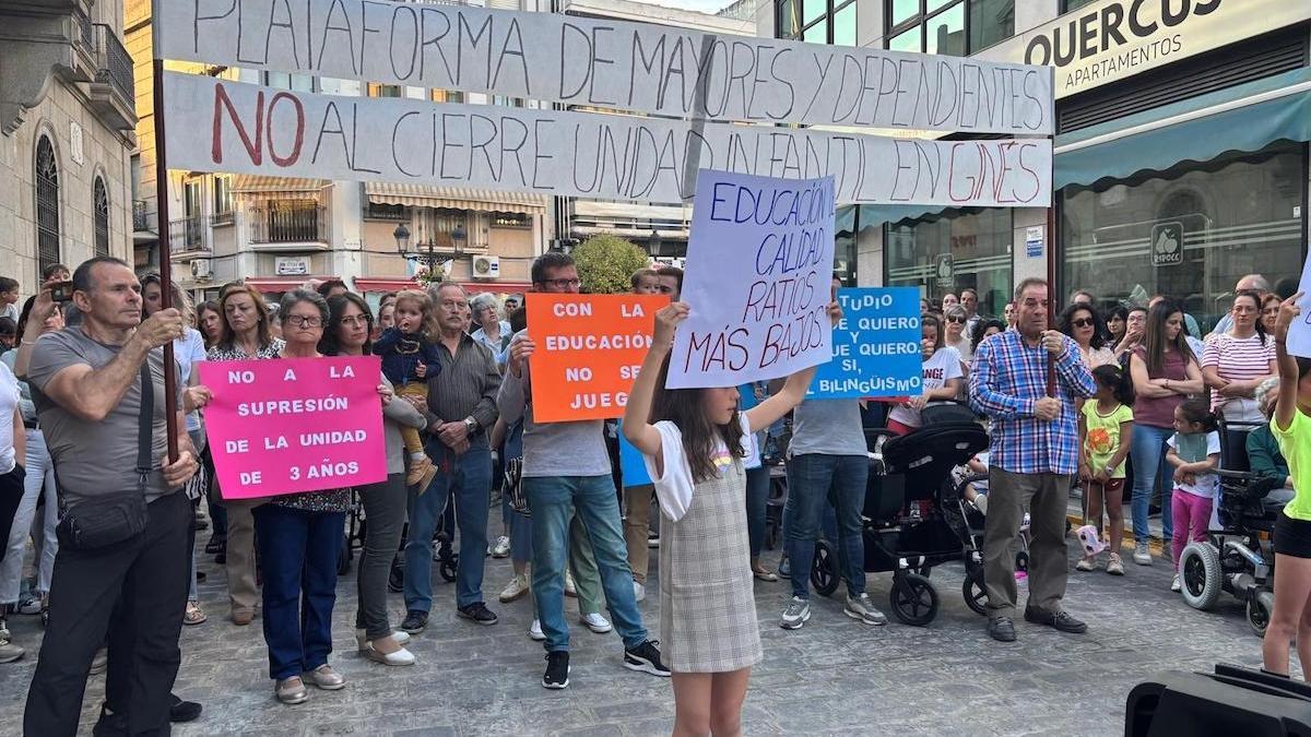 Protesta ante el ayuntamiento de Pozoblanco.