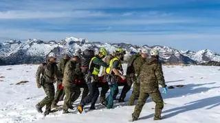 "Boinas verdes" del MOE ayudan a rescatar a un parapentista en el Pirineo aragonés