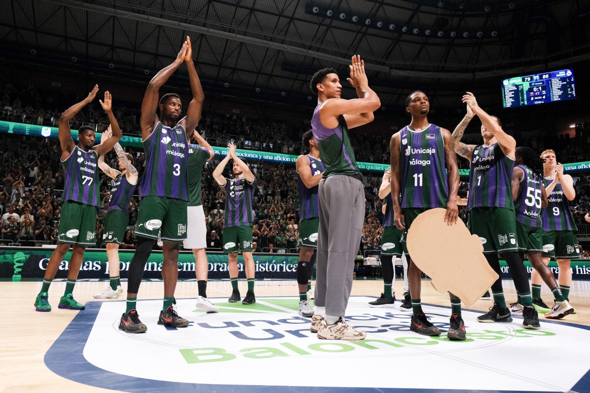 Despedida entre afición y el Unicaja