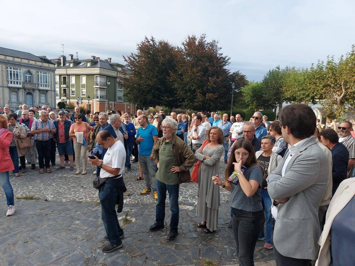 Público en un evento celebrado en el parque de María Cristina.